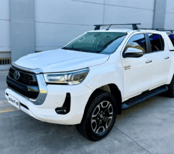 2020 Toyota Hilux SR5 (1)
